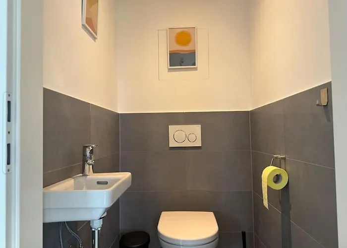 Modern Danube With Balcony & Free Parking דירה