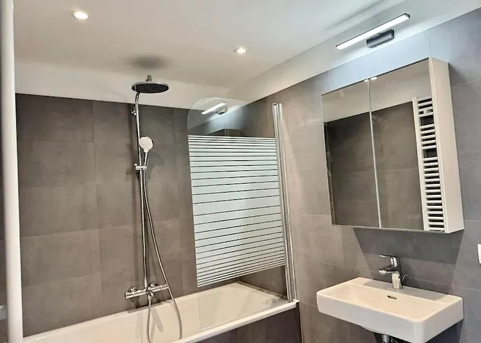 Modern Danube With Balcony & Free Parking *