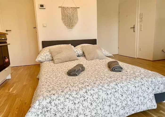 Modern Danube With Balcony & Free Parking *