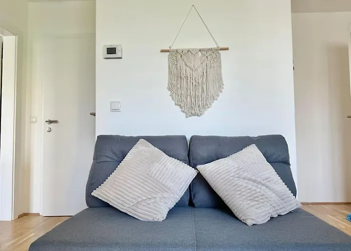 דירה Modern Danube With Balcony & Free Parking *
